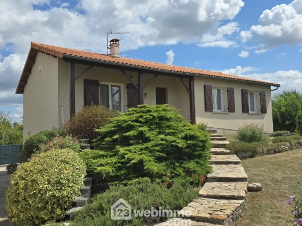 Maison de plain-pied de 98 m² avec sous-sol et terrain à Nieuil-L'Espoir