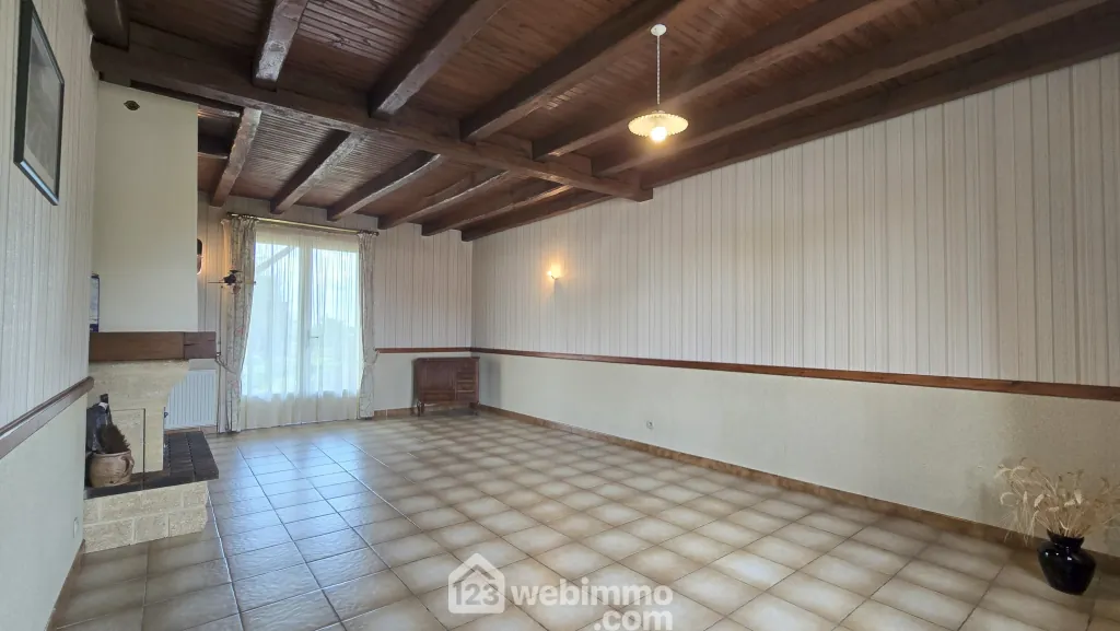 Maison de plain-pied de 98 m² avec sous-sol et terrain à Nieuil-L'Espoir 