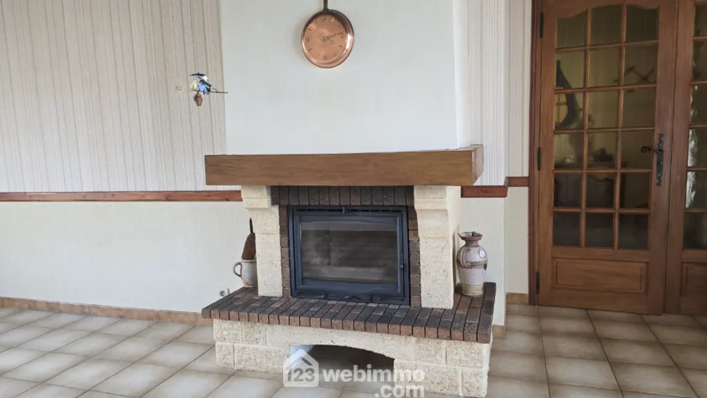 Maison de plain-pied de 98 m² avec sous-sol et terrain à Nieuil-L'Espoir 
