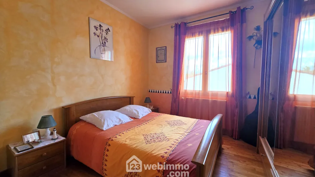Maison de plain-pied de 98 m² avec sous-sol et terrain à Nieuil-L'Espoir 