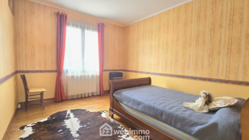 Maison de plain-pied de 98 m² avec sous-sol et terrain à Nieuil-L'Espoir 