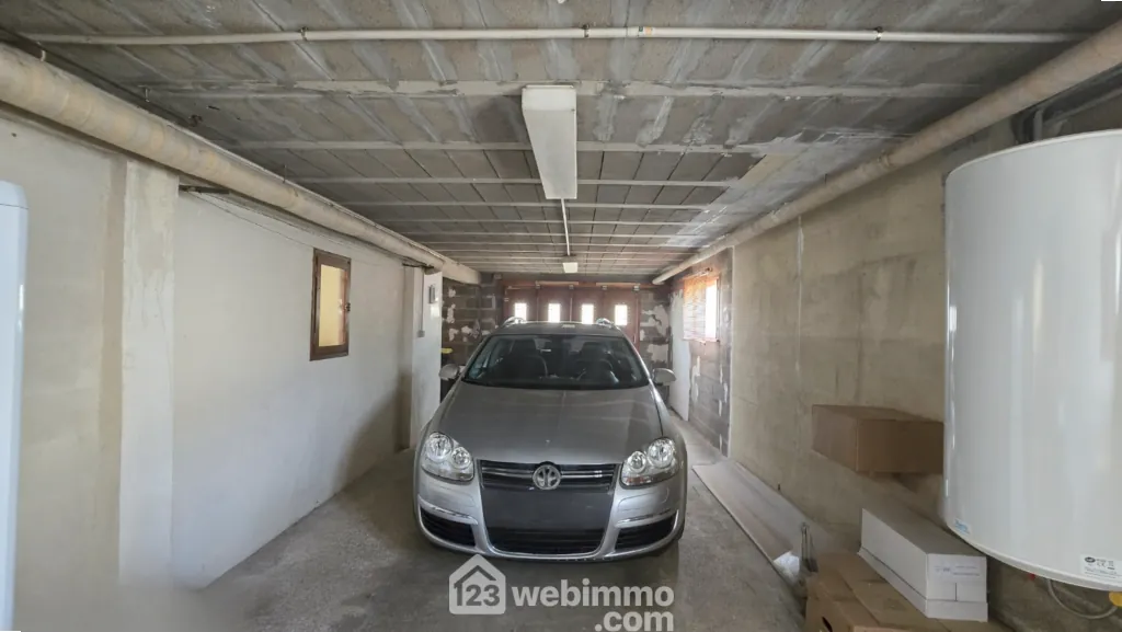 Maison de plain-pied de 98 m² avec sous-sol et terrain à Nieuil-L'Espoir 