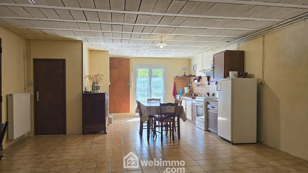 Maison de plain-pied de 98 m² avec sous-sol et terrain à Nieuil-L'Espoir 