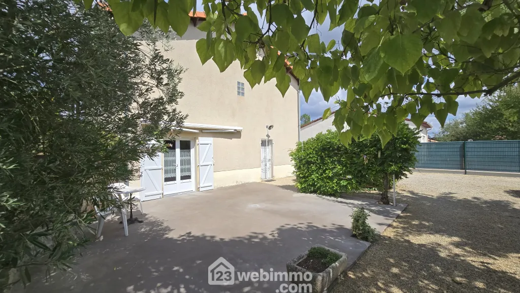 Maison de plain-pied de 98 m² avec sous-sol et terrain à Nieuil-L'Espoir 