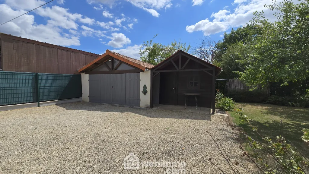 Maison de plain-pied de 98 m² avec sous-sol et terrain à Nieuil-L'Espoir 