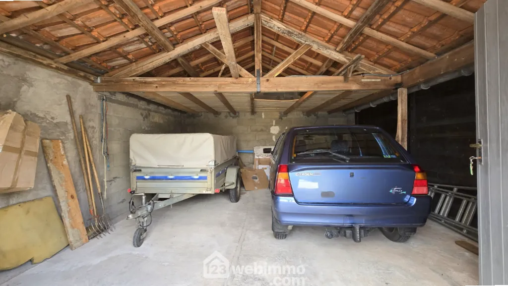 Maison de plain-pied de 98 m² avec sous-sol et terrain à Nieuil-L'Espoir 