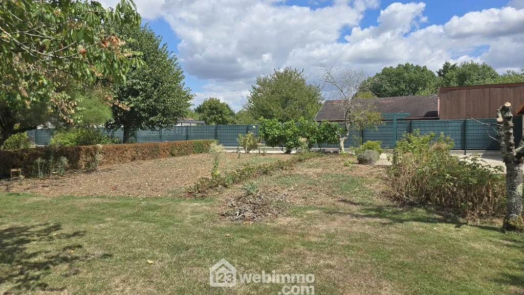 Maison de plain-pied de 98 m² avec sous-sol et terrain à Nieuil-L'Espoir 