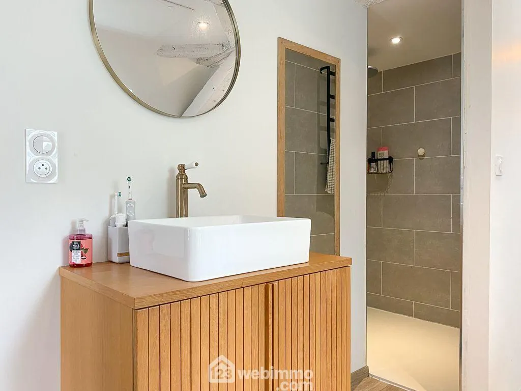 Maison individuelle de 148 m² à Beaufort-en-Anjou avec atelier et grand volume 