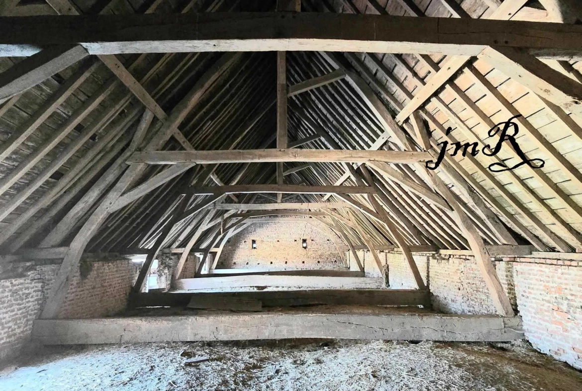 Demeure d'exception rénovée avec annexe historique et vaste terrain à Cartignies 