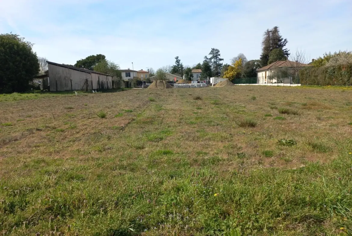 Terrain à bâtir de 725 m² à Portets avec viabilisation complète 