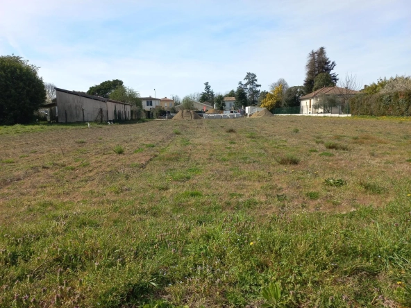 Terrain à bâtir de 725 m² à Portets avec viabilisation complète