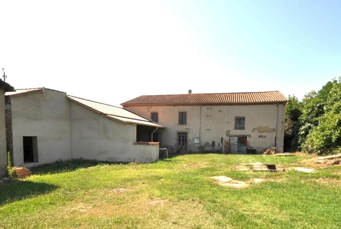 Ferme à rénover entre Albi et Carmaux, dépendances et terrain, environnement calme 