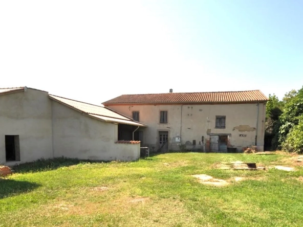 Ferme à rénover entre Albi et Carmaux, dépendances et terrain, environnement calme