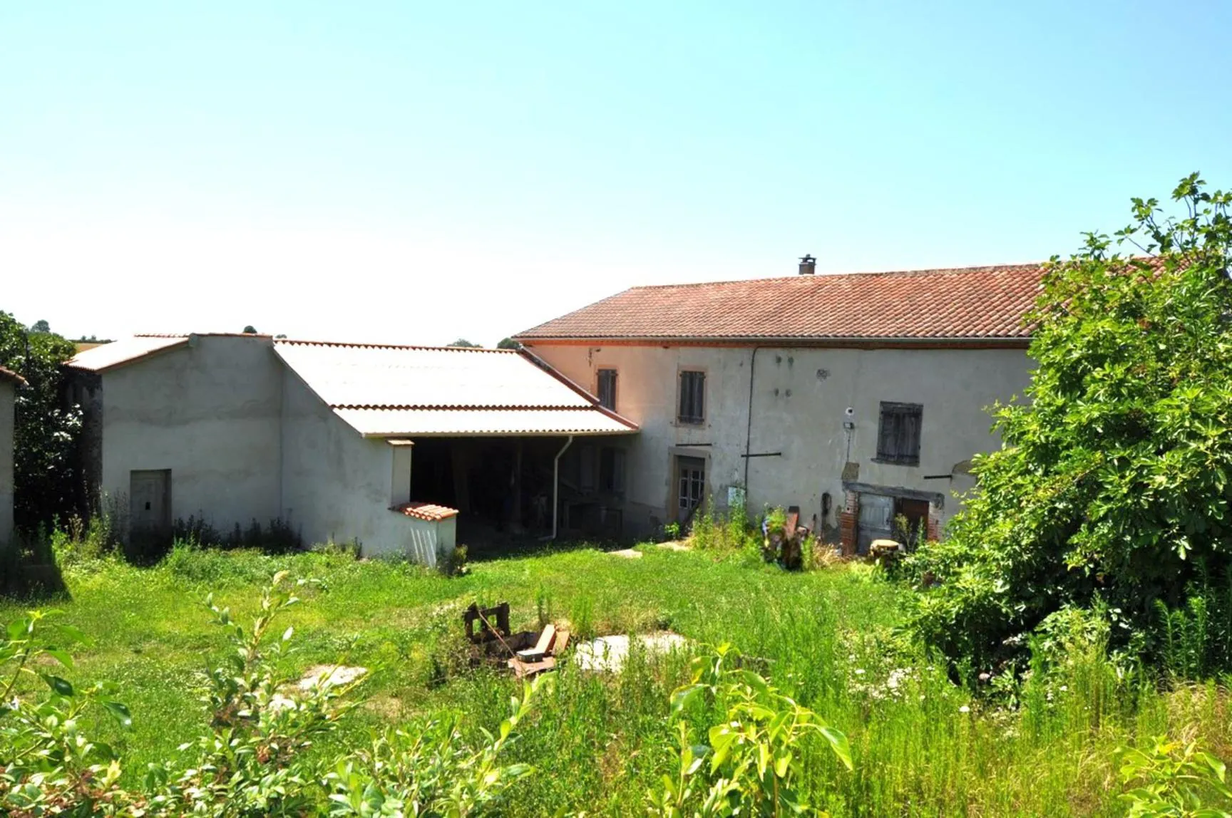 Ferme à rénover entre Albi et Carmaux, dépendances et terrain, environnement calme 
