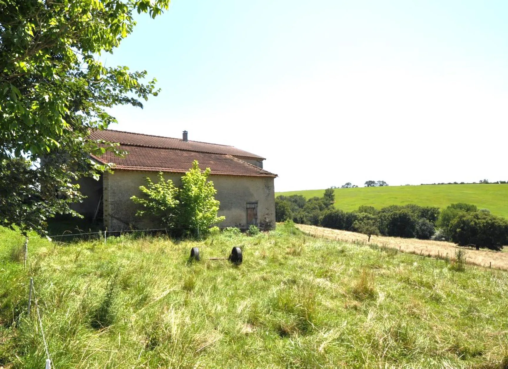 Ferme à rénover entre Albi et Carmaux, dépendances et terrain, environnement calme 