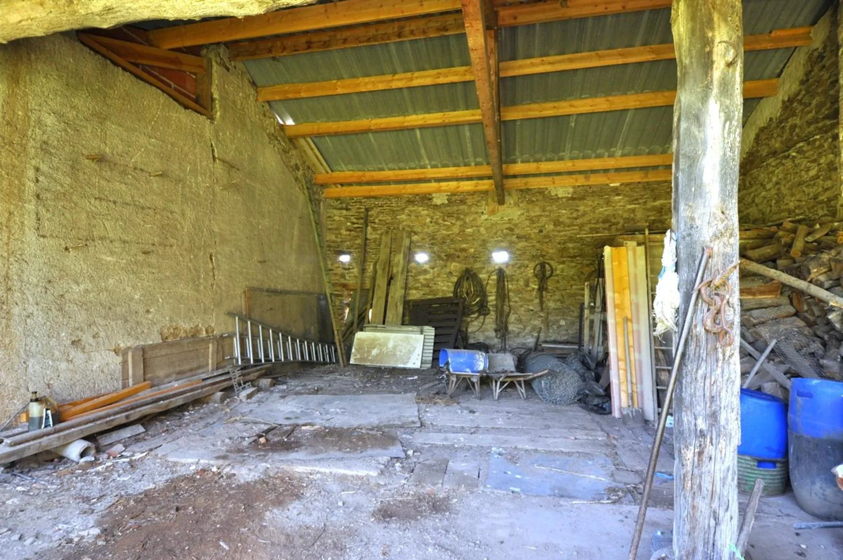 Ferme à rénover entre Albi et Carmaux, dépendances et terrain, environnement calme 