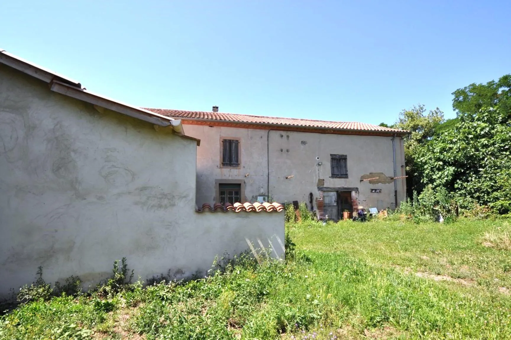 Ferme à rénover entre Albi et Carmaux, dépendances et terrain, environnement calme 