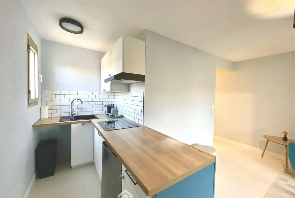 Bel appartement 2 pièces avec loggia et parking à Sainte-Maxime 