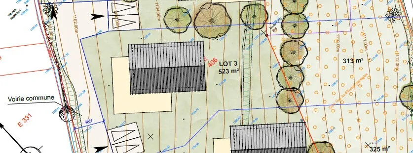 Terrain constructible viabilisé à Risoul avec vue imprenable sur les montagnes 