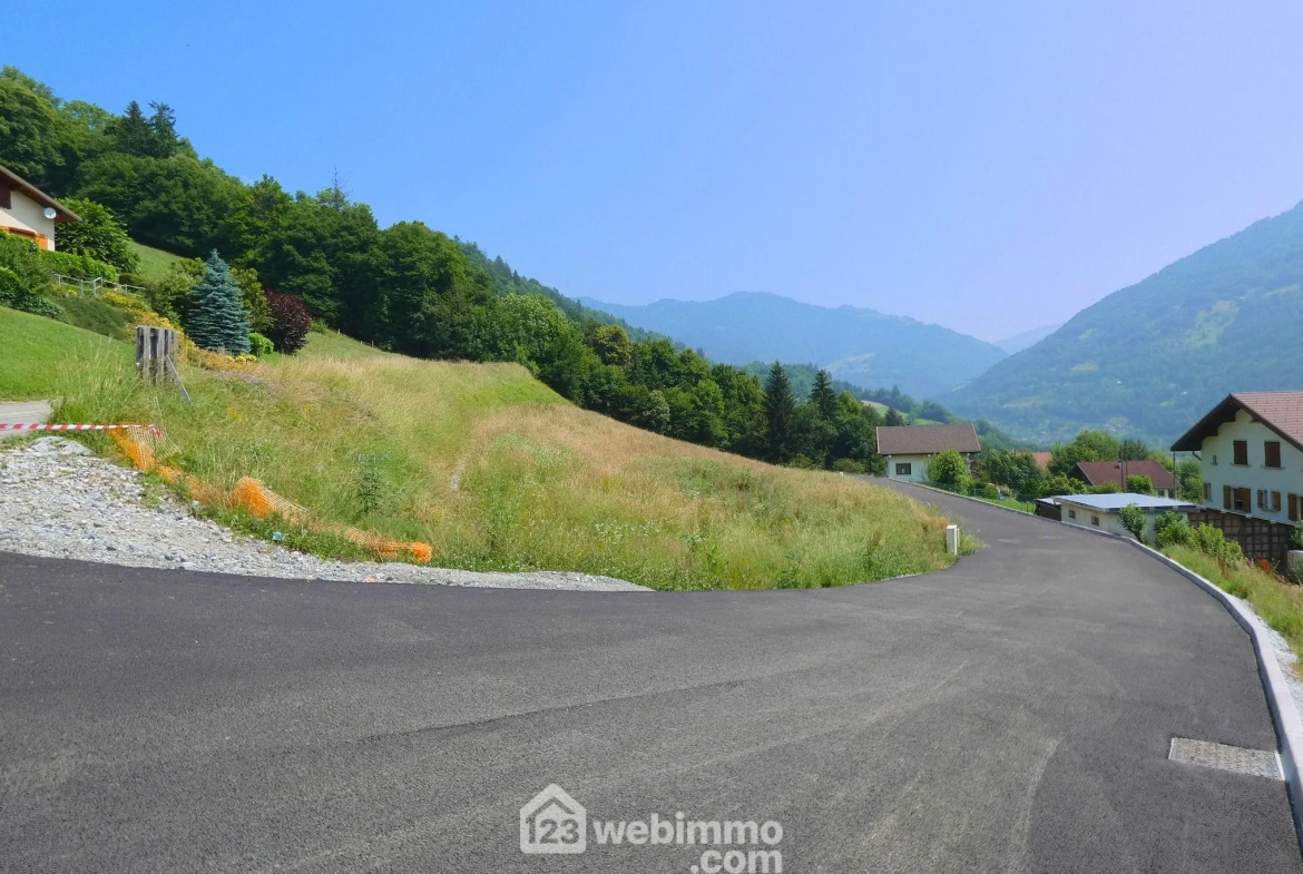 Terrain constructible de 708m² à Marthod – Vue montagnes, libre constructeur 