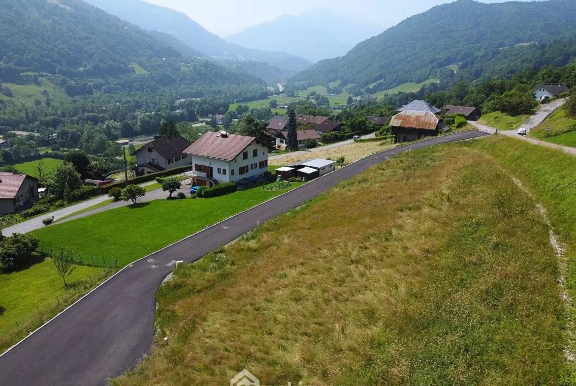 Terrain constructible de 708m² à Marthod – Vue montagnes, libre constructeur 