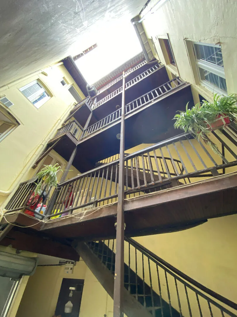 Appartement T2 à Pau au dernier étage avec combles aménageables 