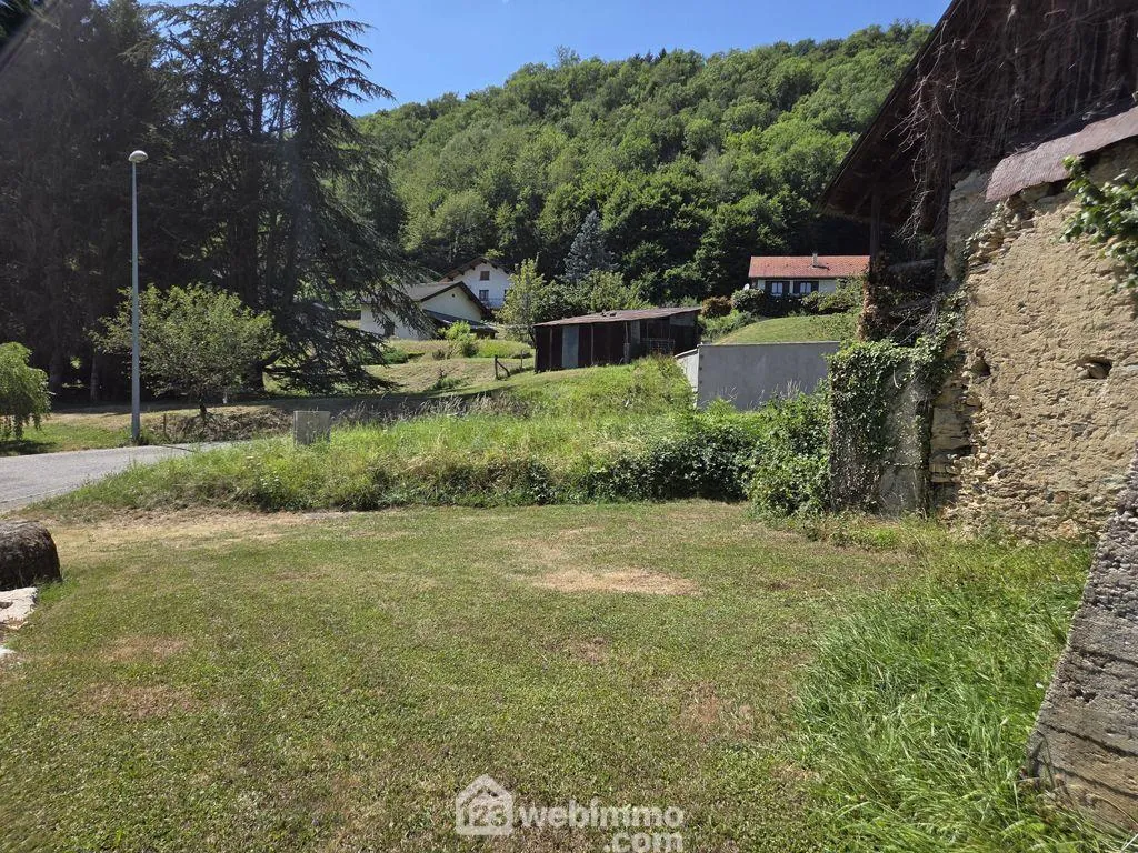 Ancienne grange de 87 m² avec terrain à Mercury – Opportunité de rénovation 