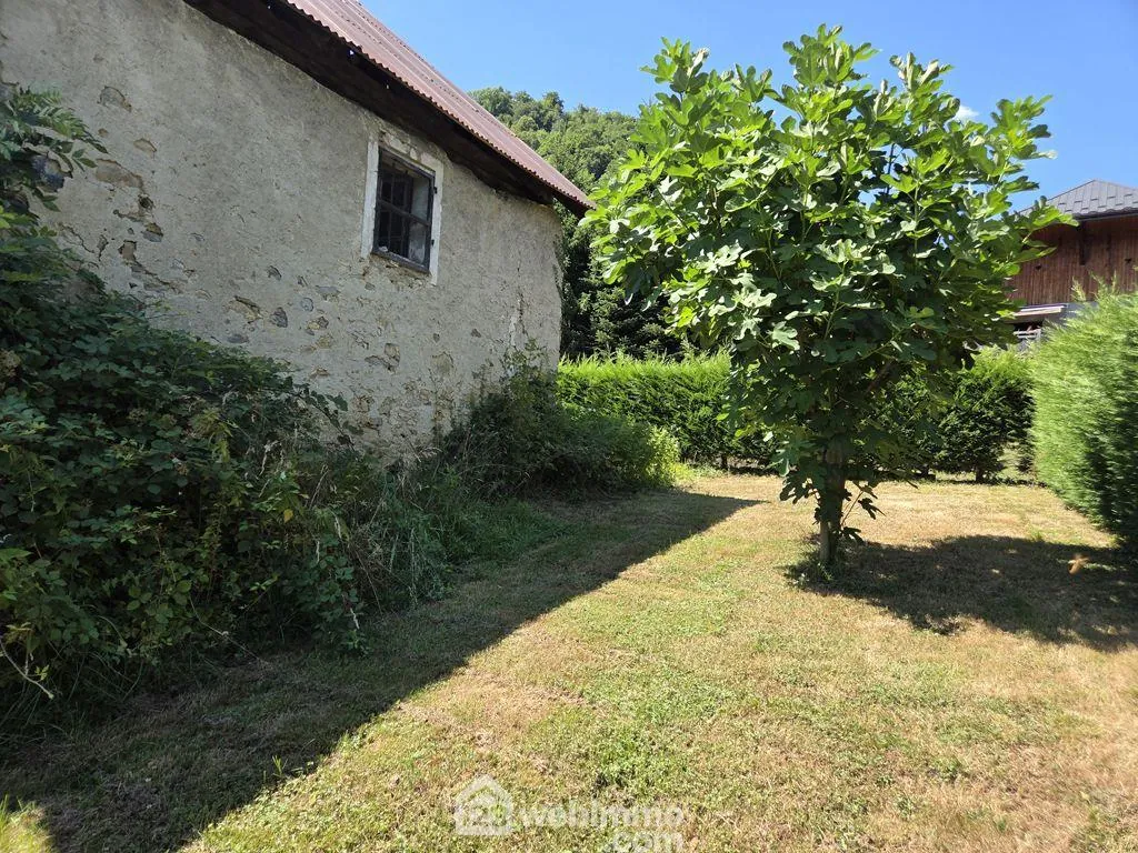 Ancienne grange de 87 m² avec terrain à Mercury – Opportunité de rénovation 