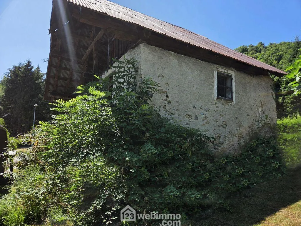 Ancienne grange de 87 m² avec terrain à Mercury – Opportunité de rénovation 