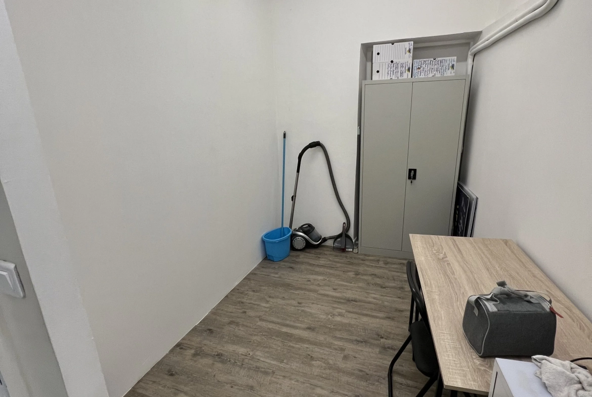 Fonds de commerce à vendre en centre-ville de Digoin – Emplacement stratégique et visibilité assurée 