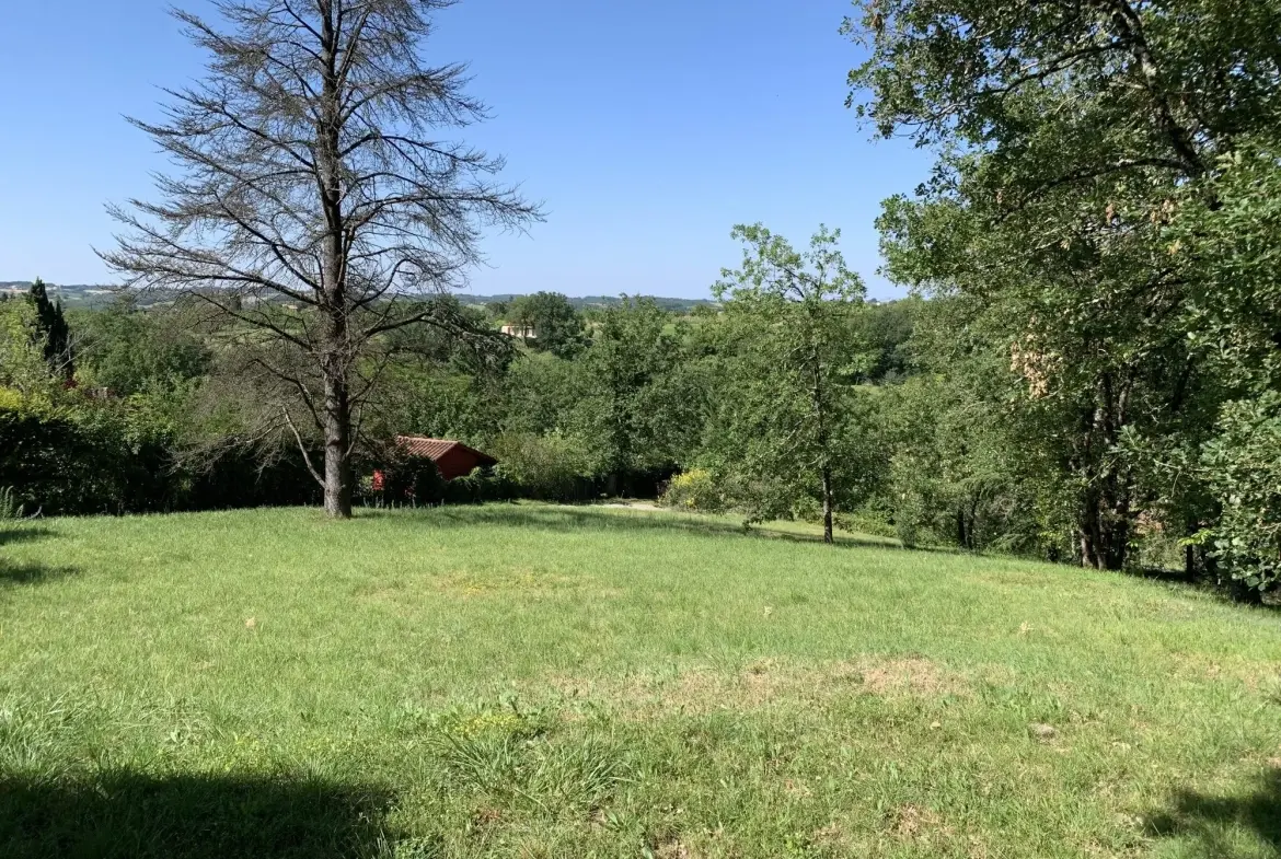 À vendre terrain constructible de 2019 m² à Puygouzon avec vue exceptionnelle 