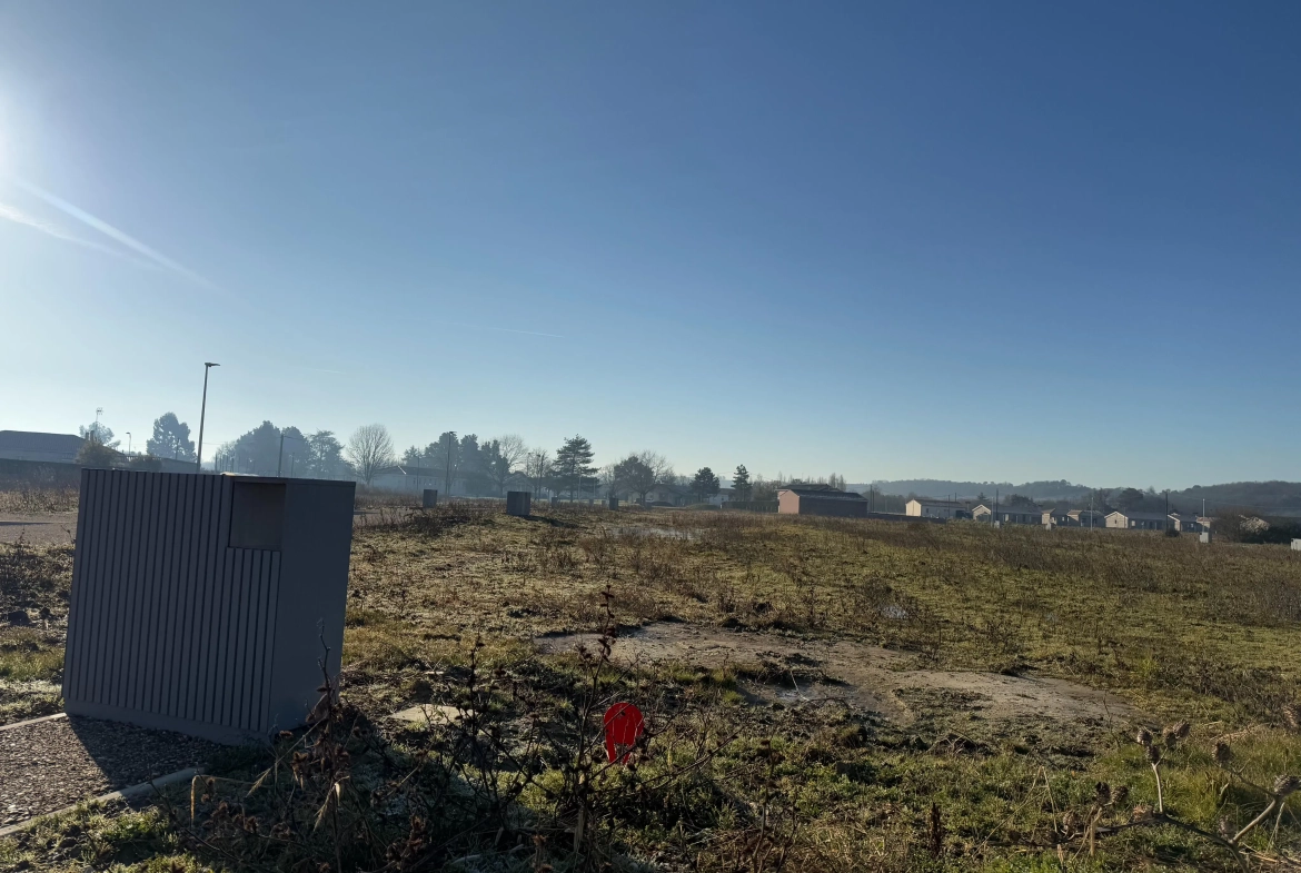 Terrain constructible de 628 m² à Damazan, proche gare et commodités 