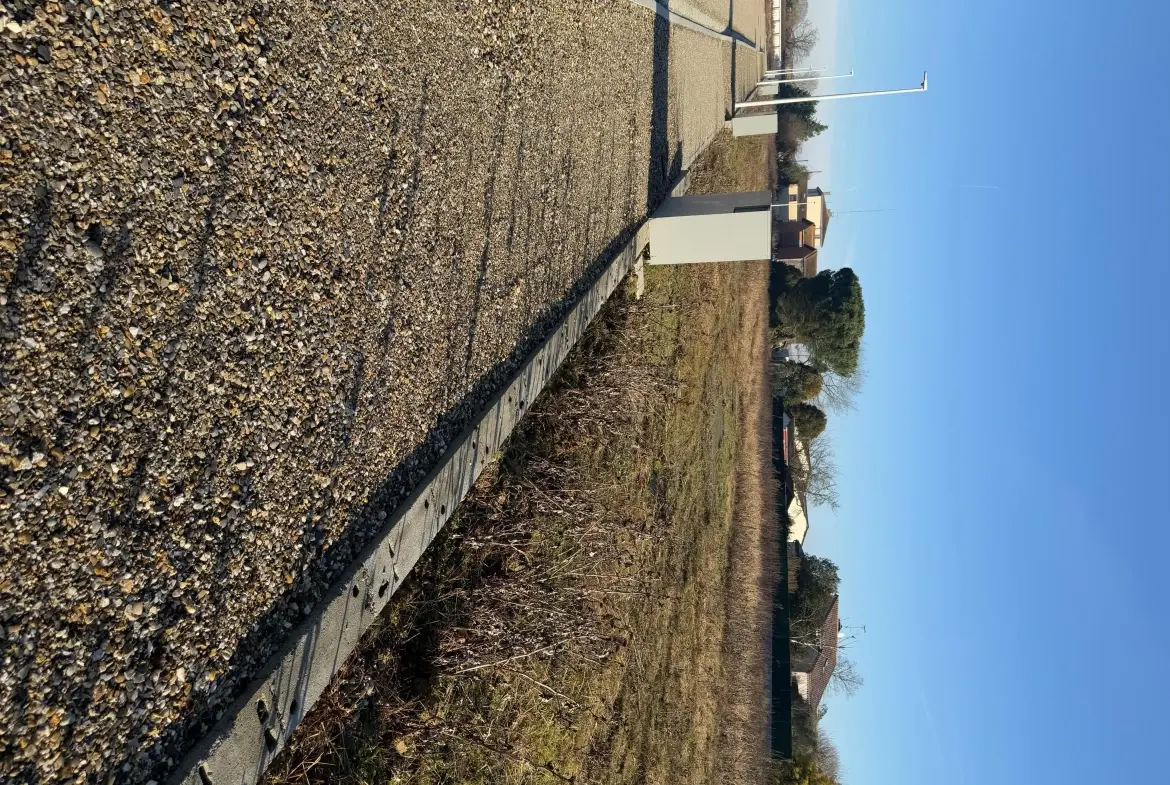 Terrain constructible de 628 m² à Damazan, proche gare et commodités 