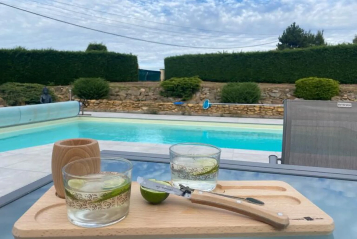 Villa à Chambost-Allières avec piscine, terrasse et vue panoramique 