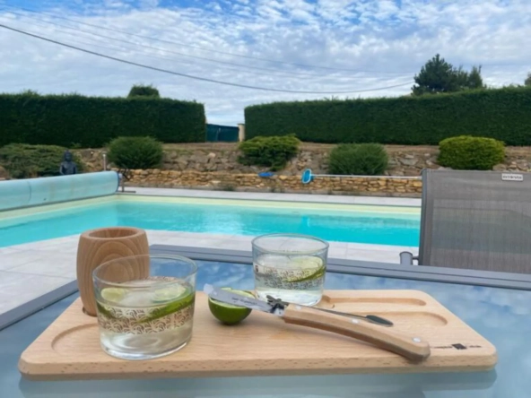 Villa à Chambost-Allières avec piscine, terrasse et vue panoramique
