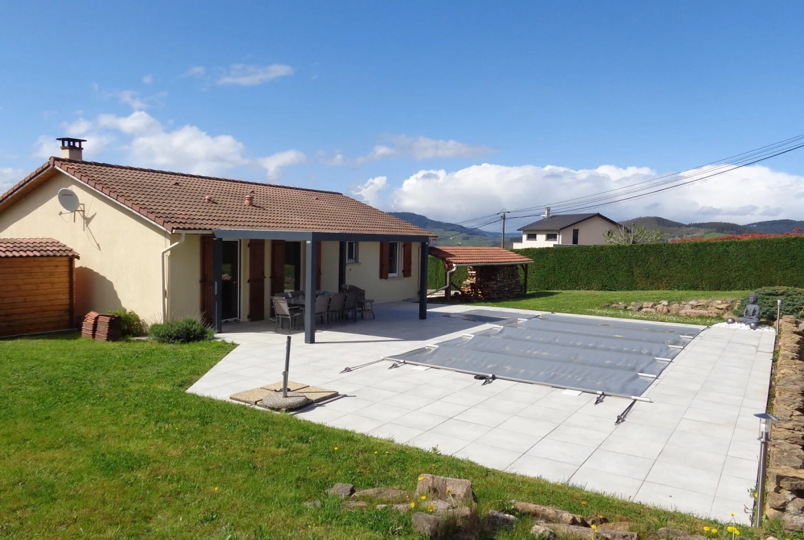 Villa à Chambost-Allières avec piscine, terrasse et vue panoramique 