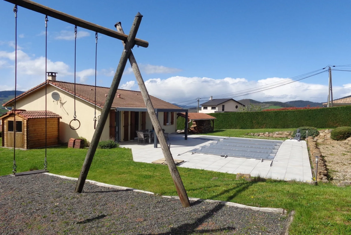 Villa à Chambost-Allières avec piscine, terrasse et vue panoramique 