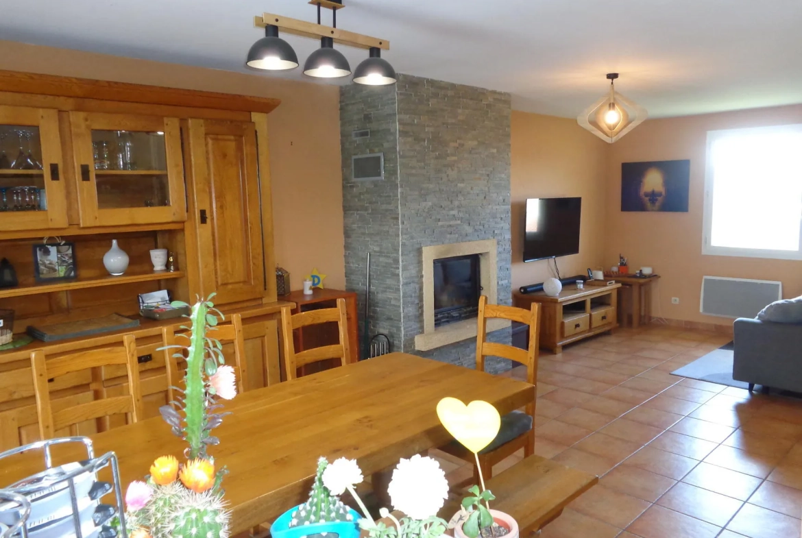 Villa à Chambost-Allières avec piscine, terrasse et vue panoramique 