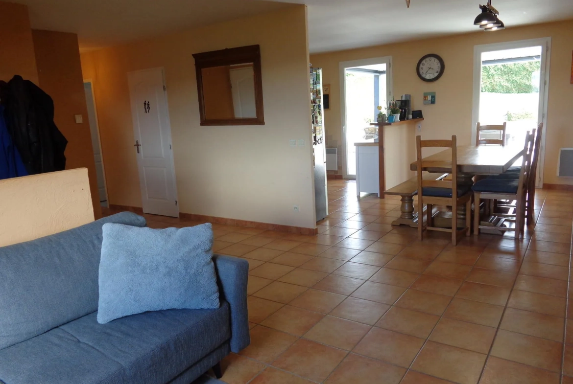 Villa à Chambost-Allières avec piscine, terrasse et vue panoramique 