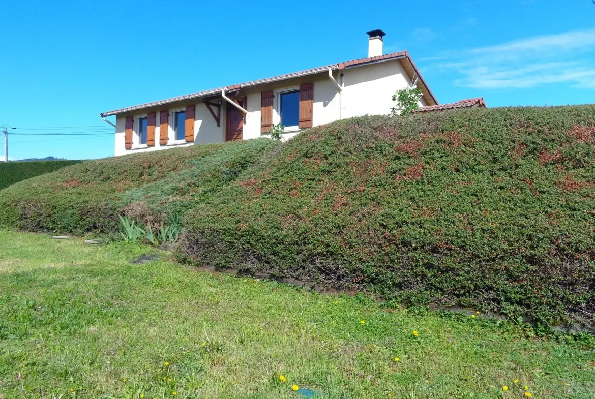 Villa à Chambost-Allières avec piscine, terrasse et vue panoramique 
