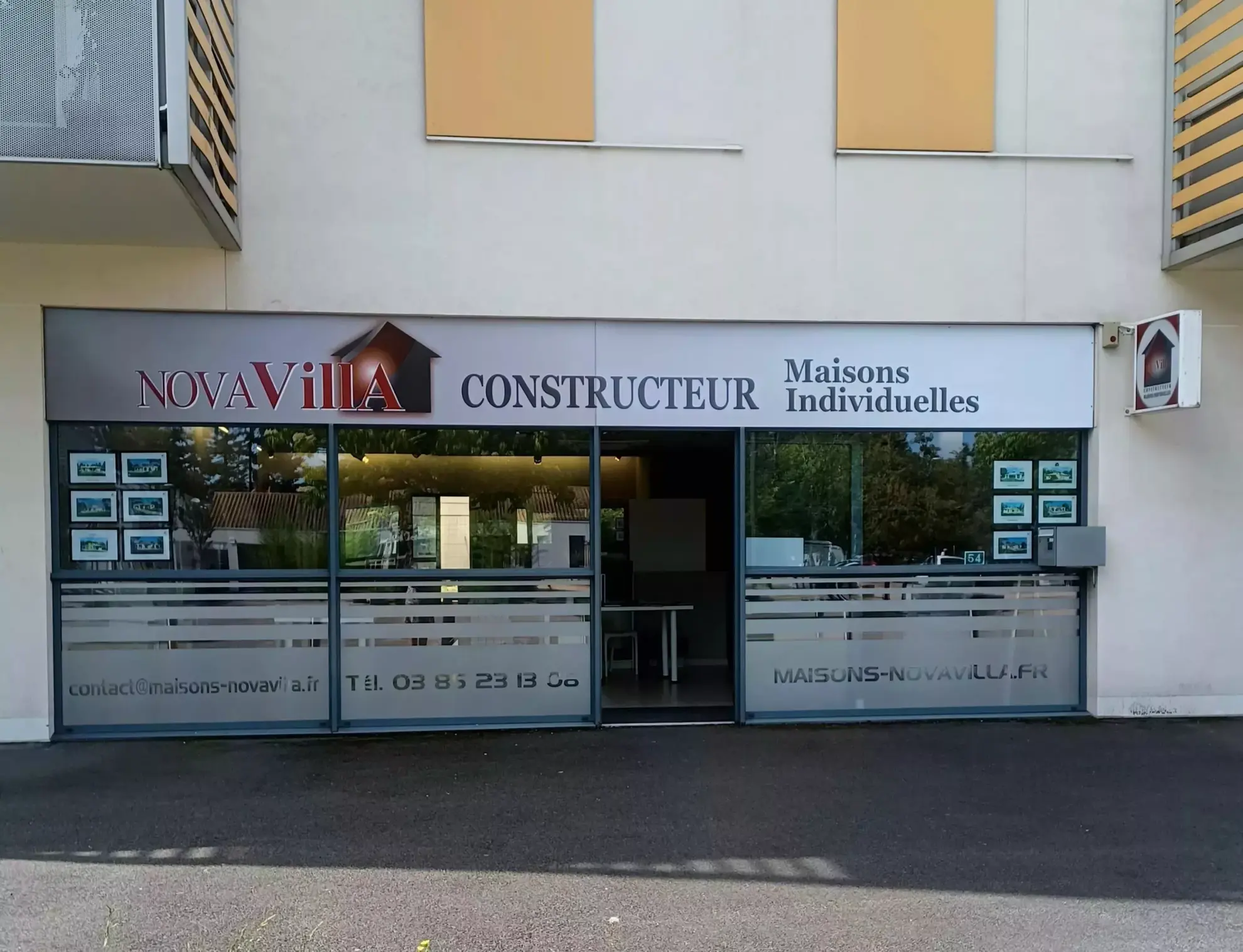 Construction d'une maison moderne avec vue à Chaveyriat - Terrain de 800 m² 