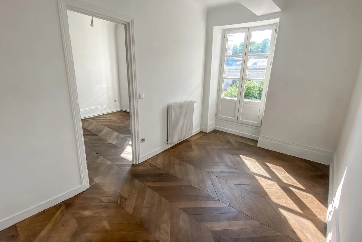 Appartement T2 de charme à Bayonne avec vue dégagée et potentiel d'aménagement 