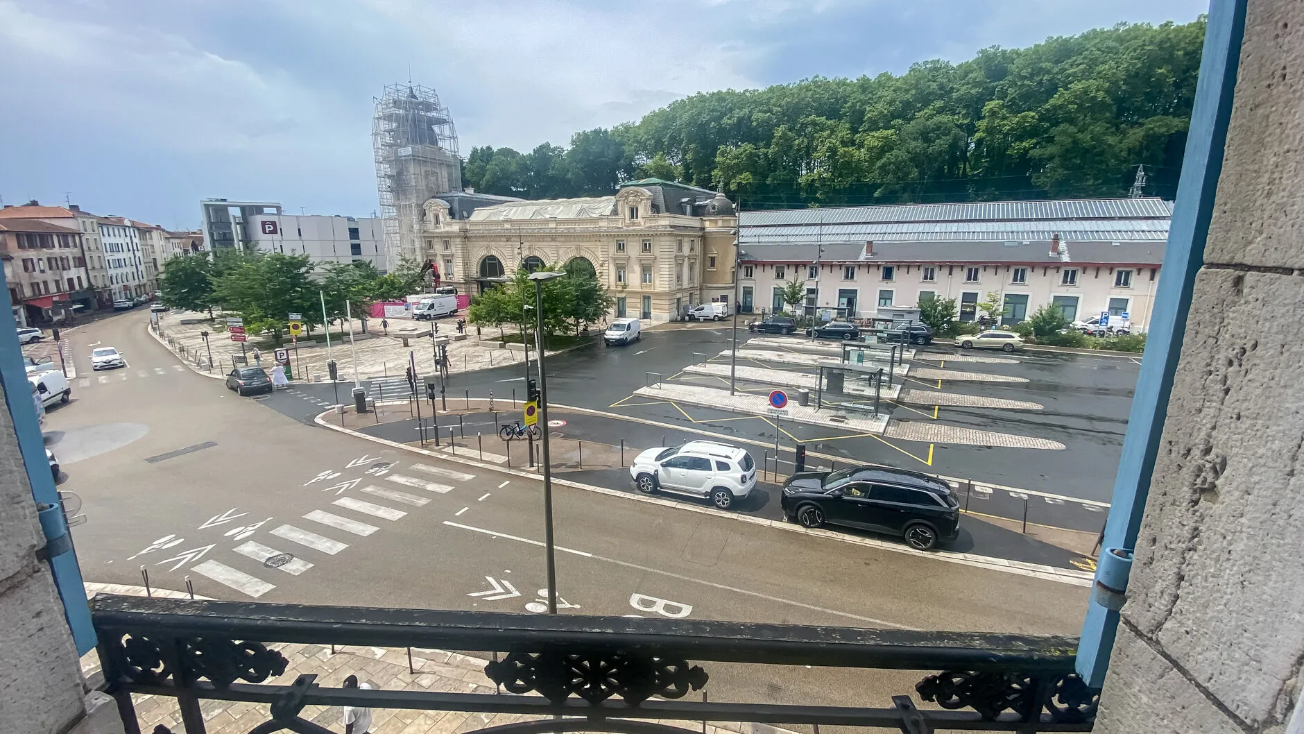Appartement T2 de charme à Bayonne avec vue dégagée et potentiel d'aménagement 
