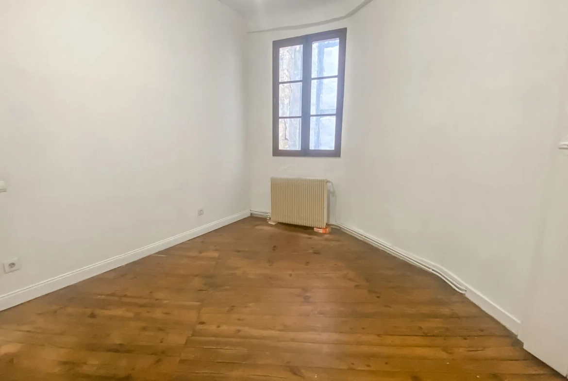 Appartement T2 de charme à Bayonne avec vue dégagée et potentiel d'aménagement 