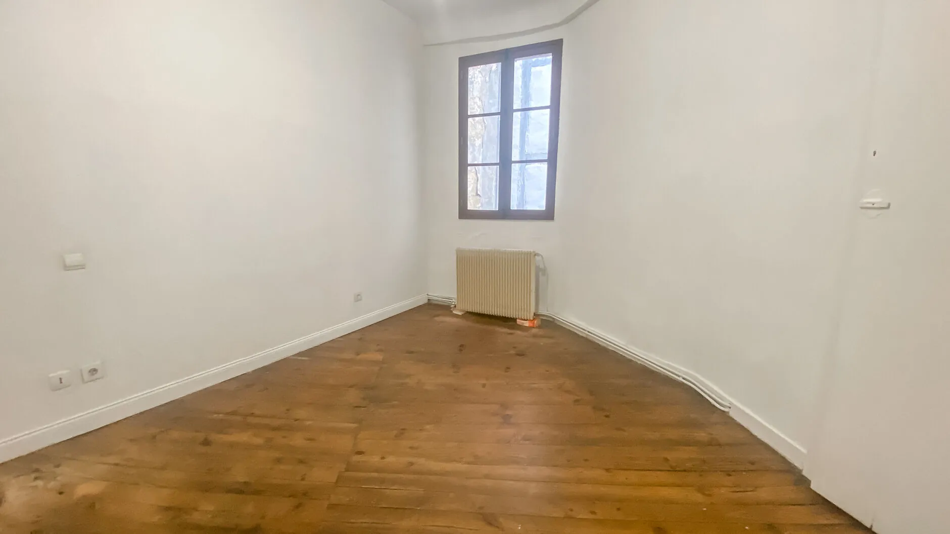 Appartement T2 de charme à Bayonne avec vue dégagée et potentiel d'aménagement 