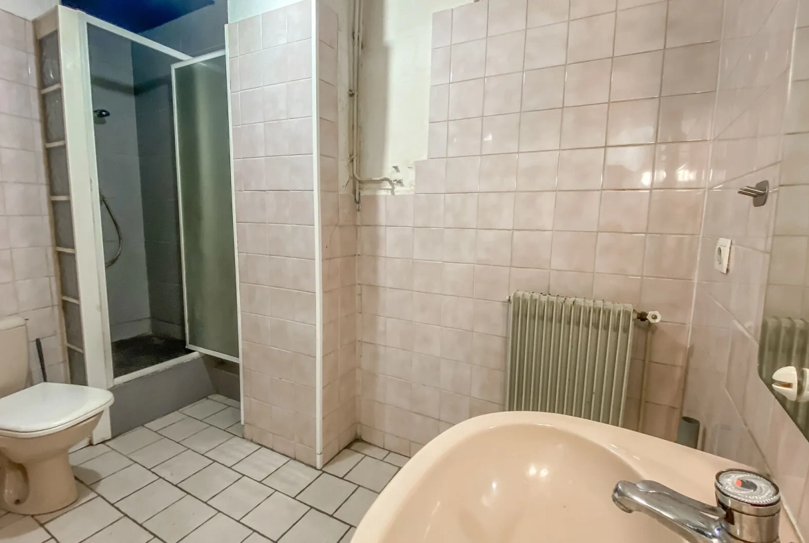 Appartement T2 de charme à Bayonne avec vue dégagée et potentiel d'aménagement 