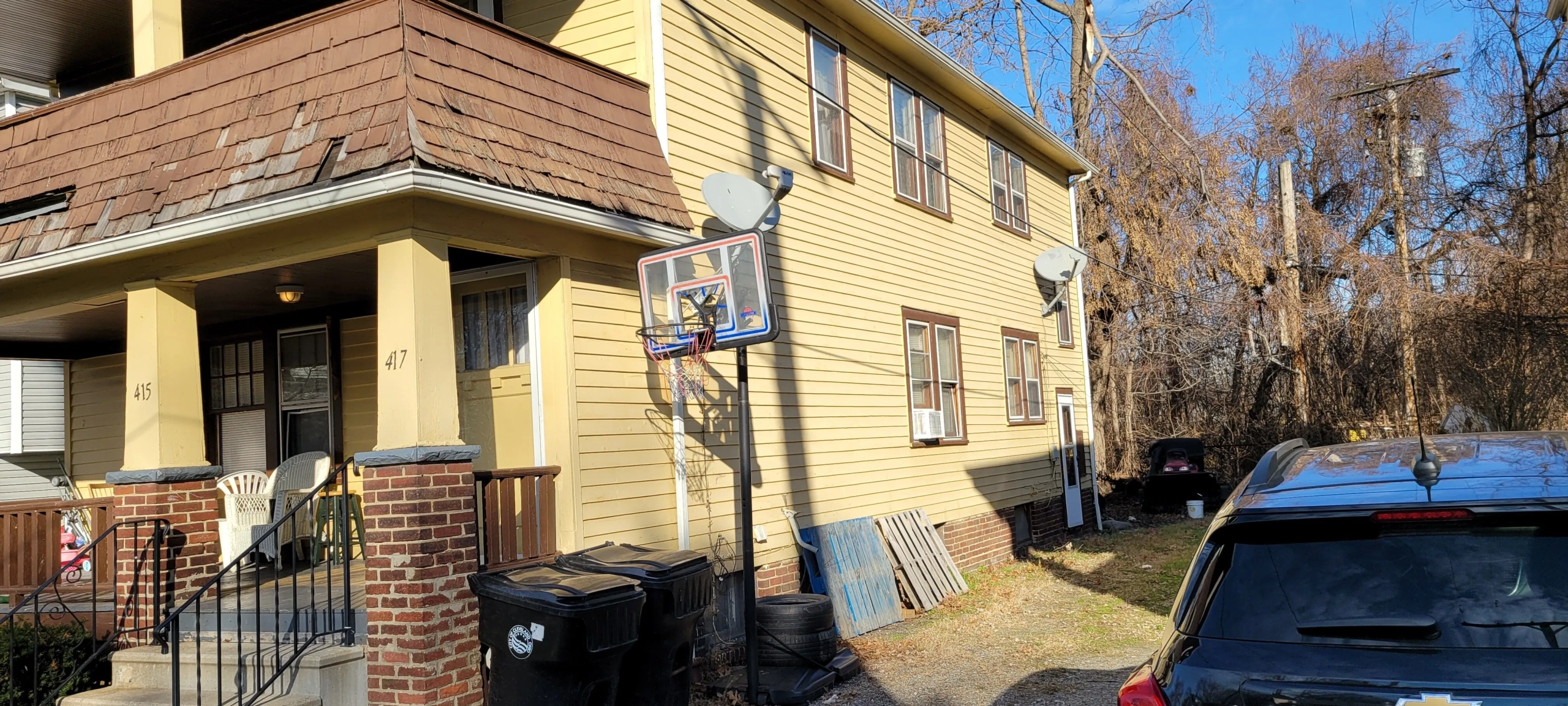 À vendre duplex à Cleveland, secteur Forest Hills, fort potentiel de rentabilité 
