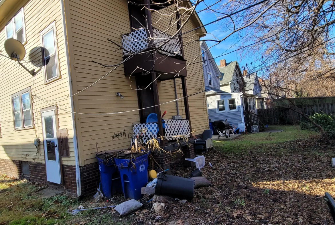À vendre duplex à Cleveland, secteur Forest Hills, fort potentiel de rentabilité 