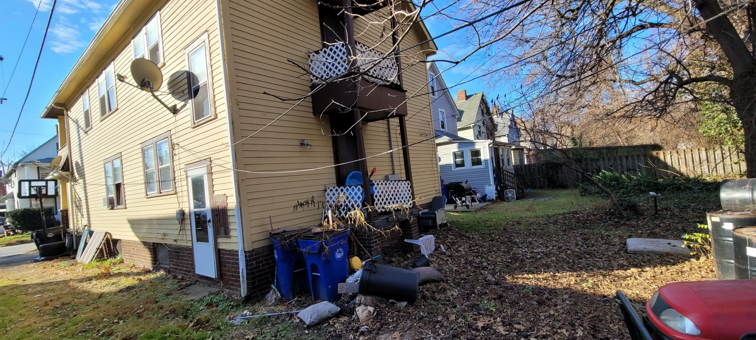 À vendre duplex à Cleveland, secteur Forest Hills, fort potentiel de rentabilité 