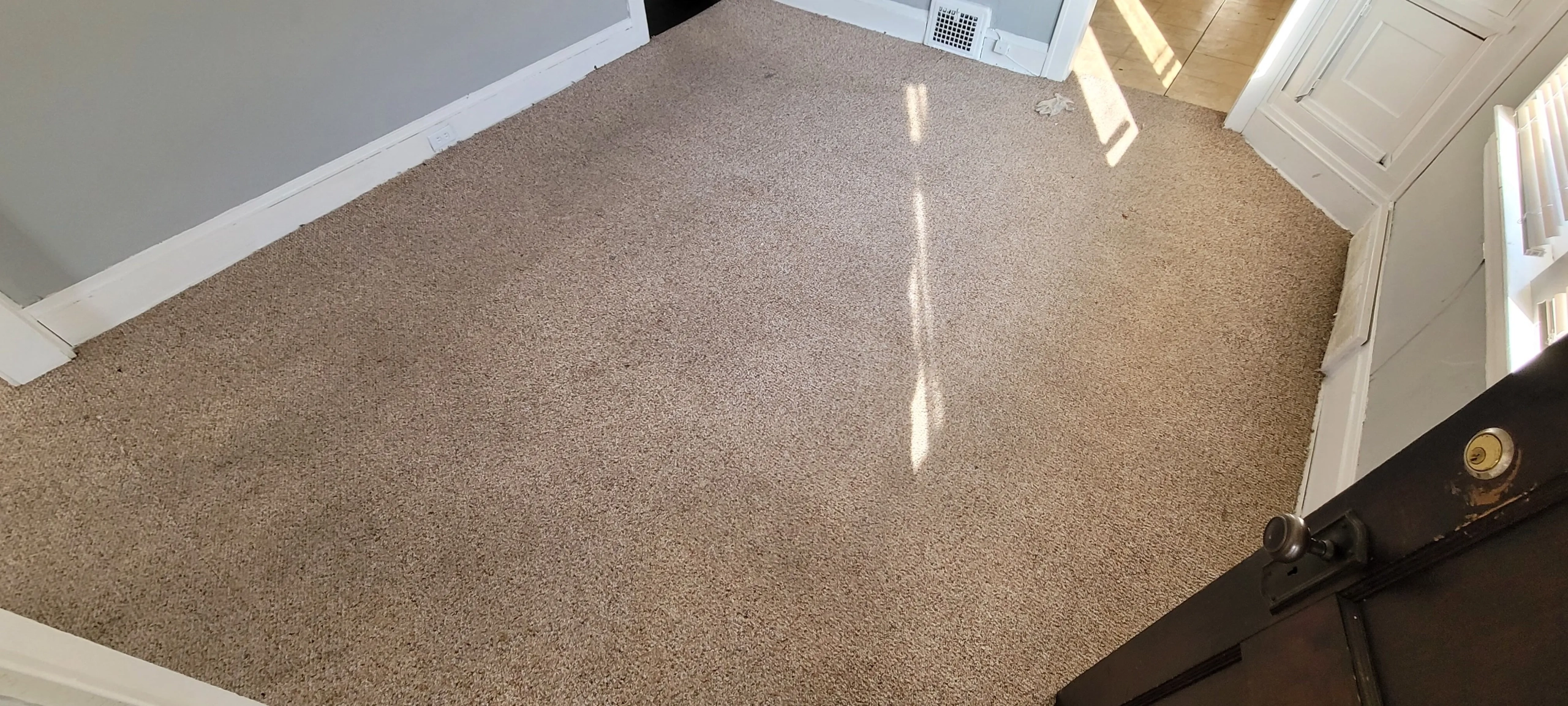 À vendre duplex à Cleveland, secteur Forest Hills, fort potentiel de rentabilité 